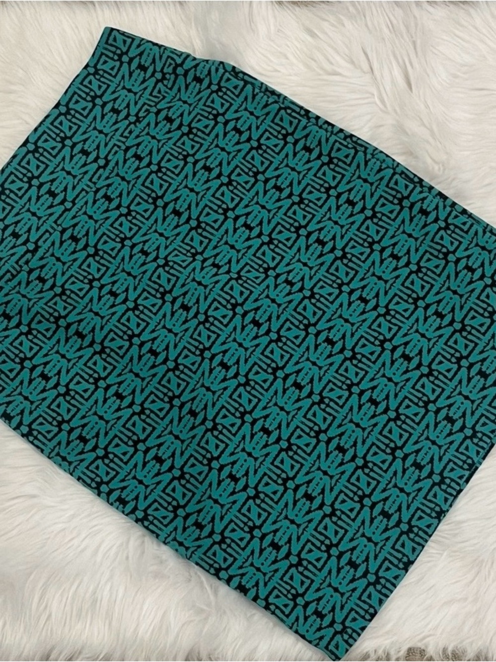 LuLaRoe Cassie pencil skirt size XXL (size 22-24) teal & black geo print